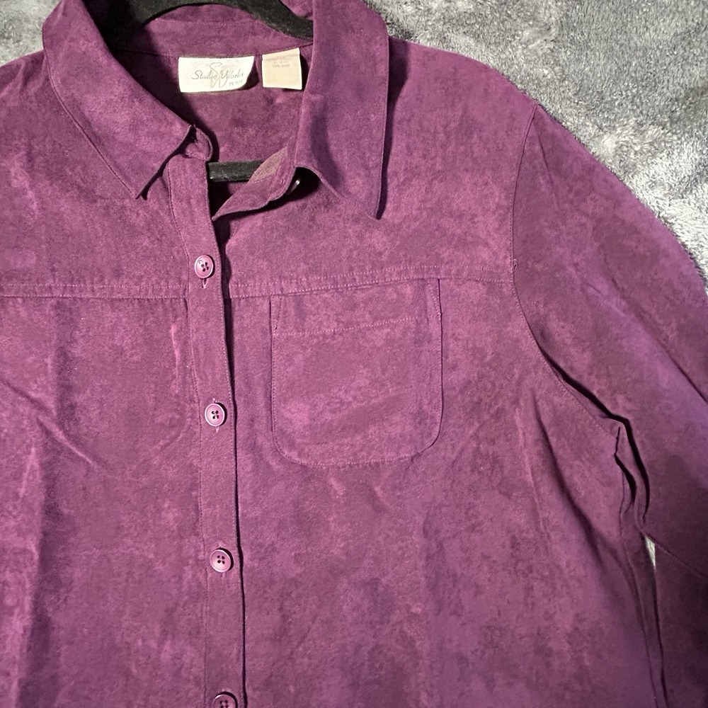 Studio‎ Works Velour Shirt Womens LP Purple Plum Petite Button Up Soft Casual - Picture 2 of 8